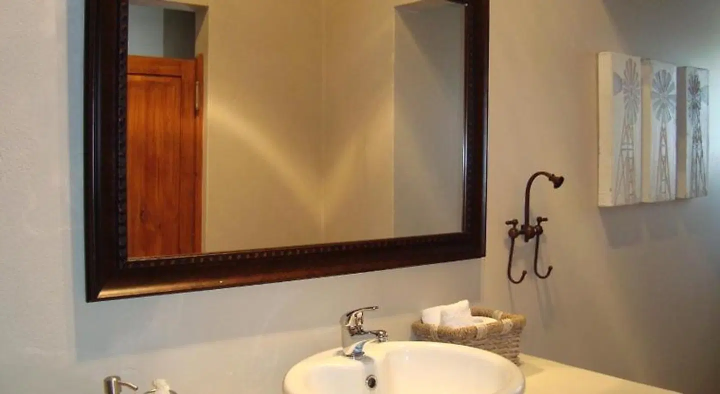 Cape Karoo Guesthouse BATHROOM