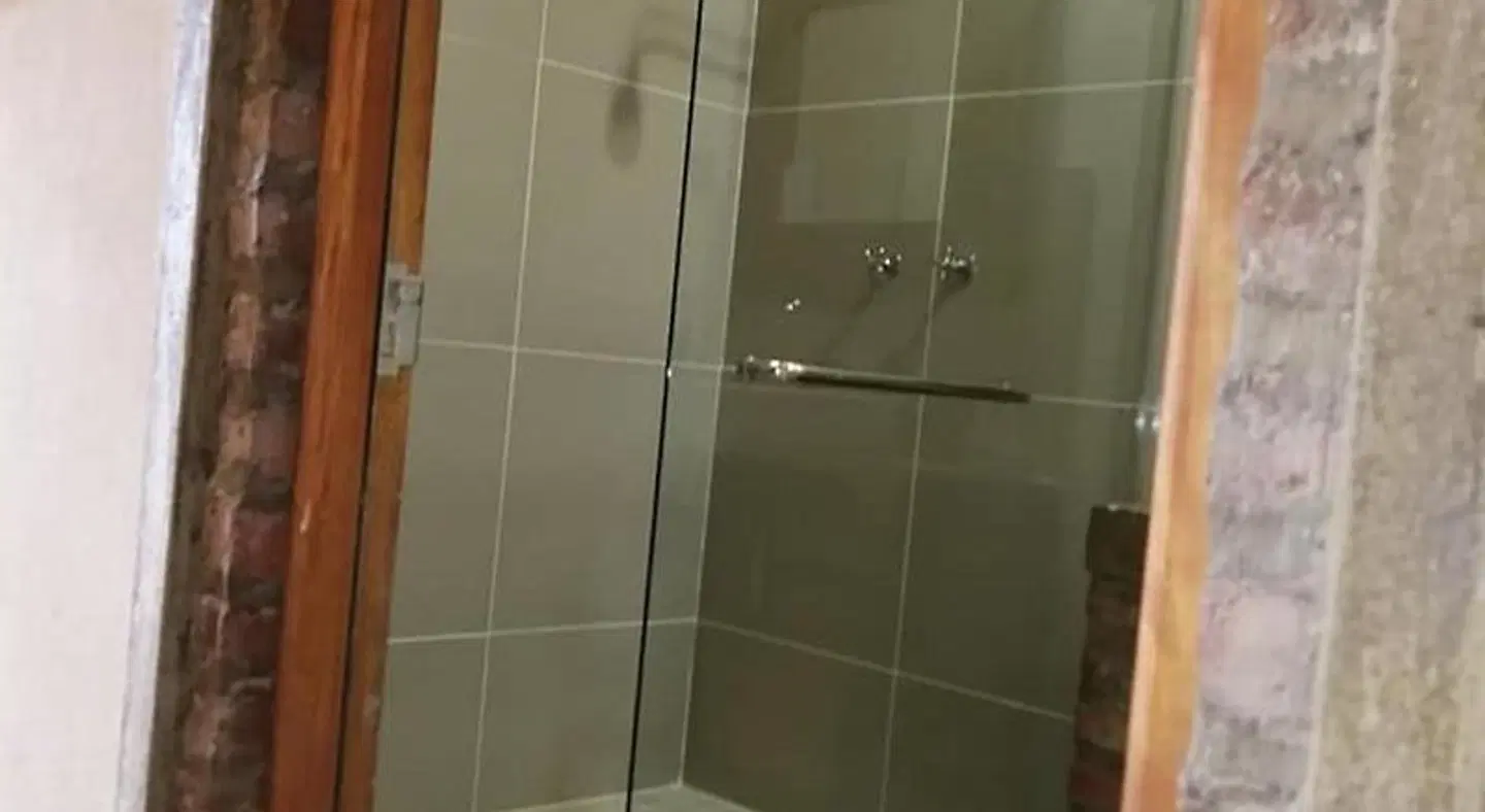 Cape Karoo Guesthouse BATHROOM