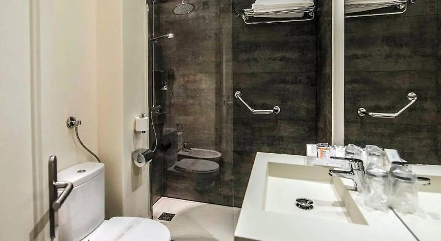 Conde Duque Bilbao BATHROOM