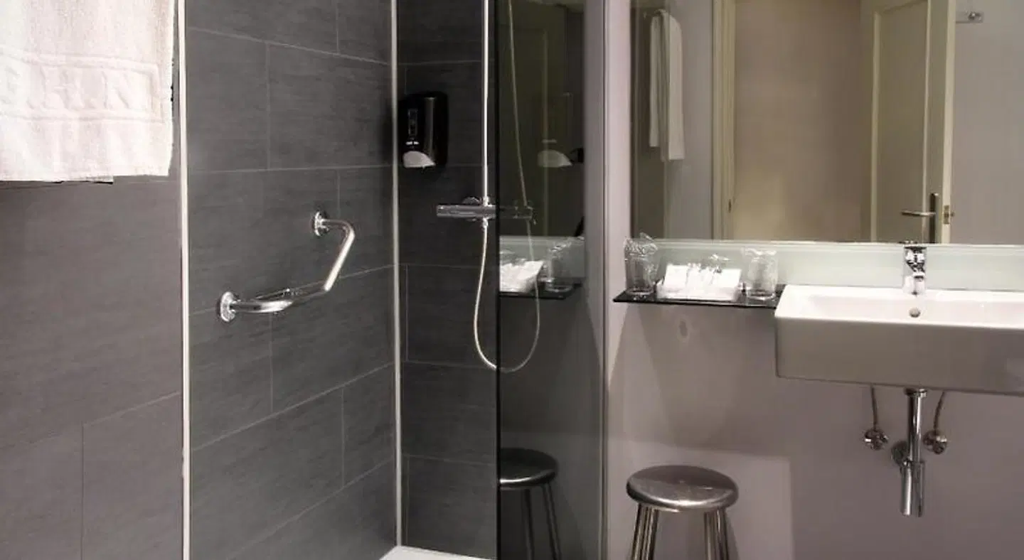 Conde Duque Bilbao BATHROOM