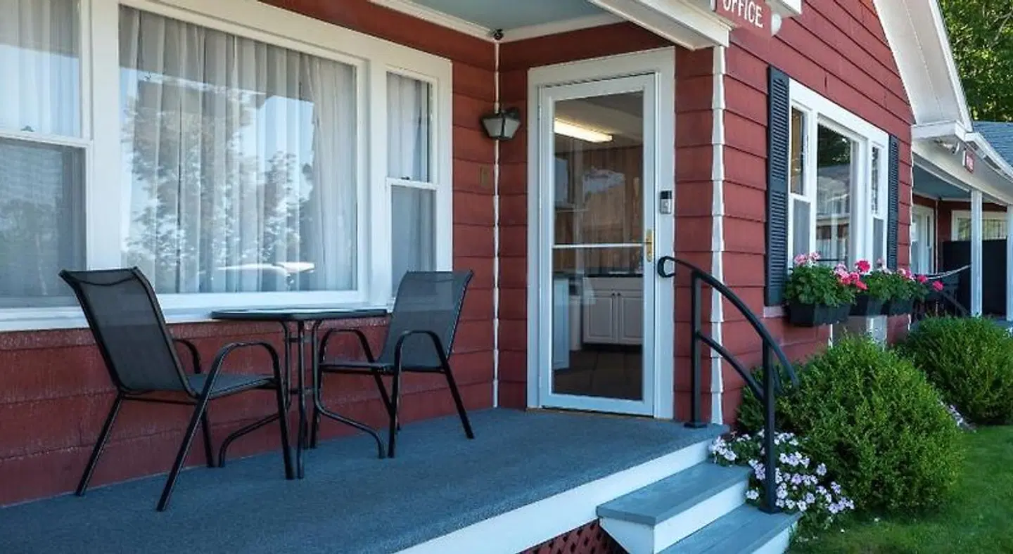 Highbrook Motel TERRACE