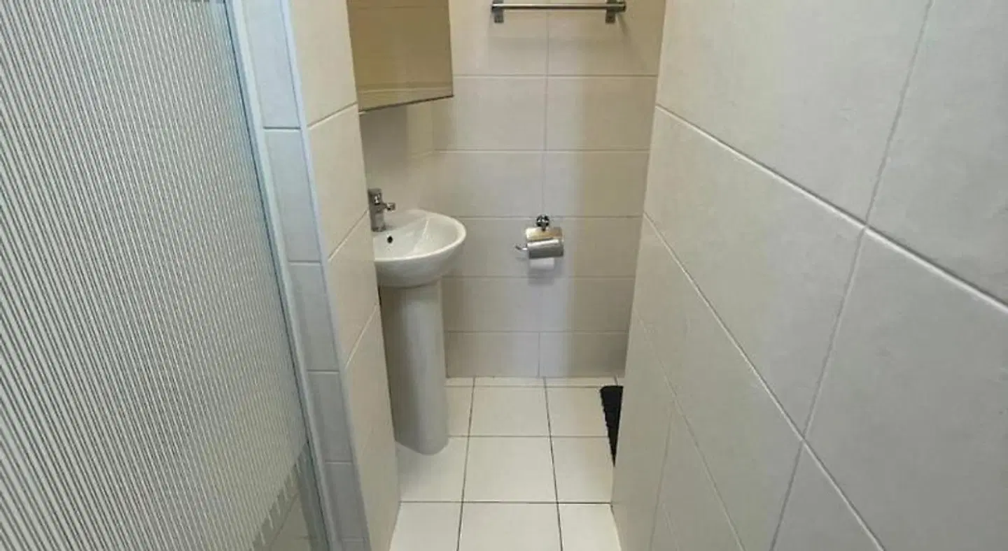 Kensington Aparthotel BATHROOM