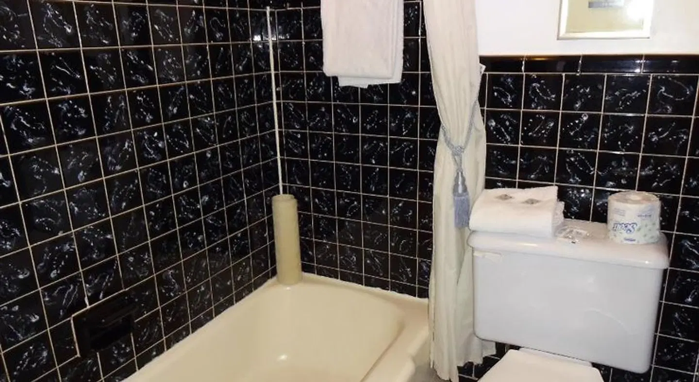 Motel Tremblant BATHROOM