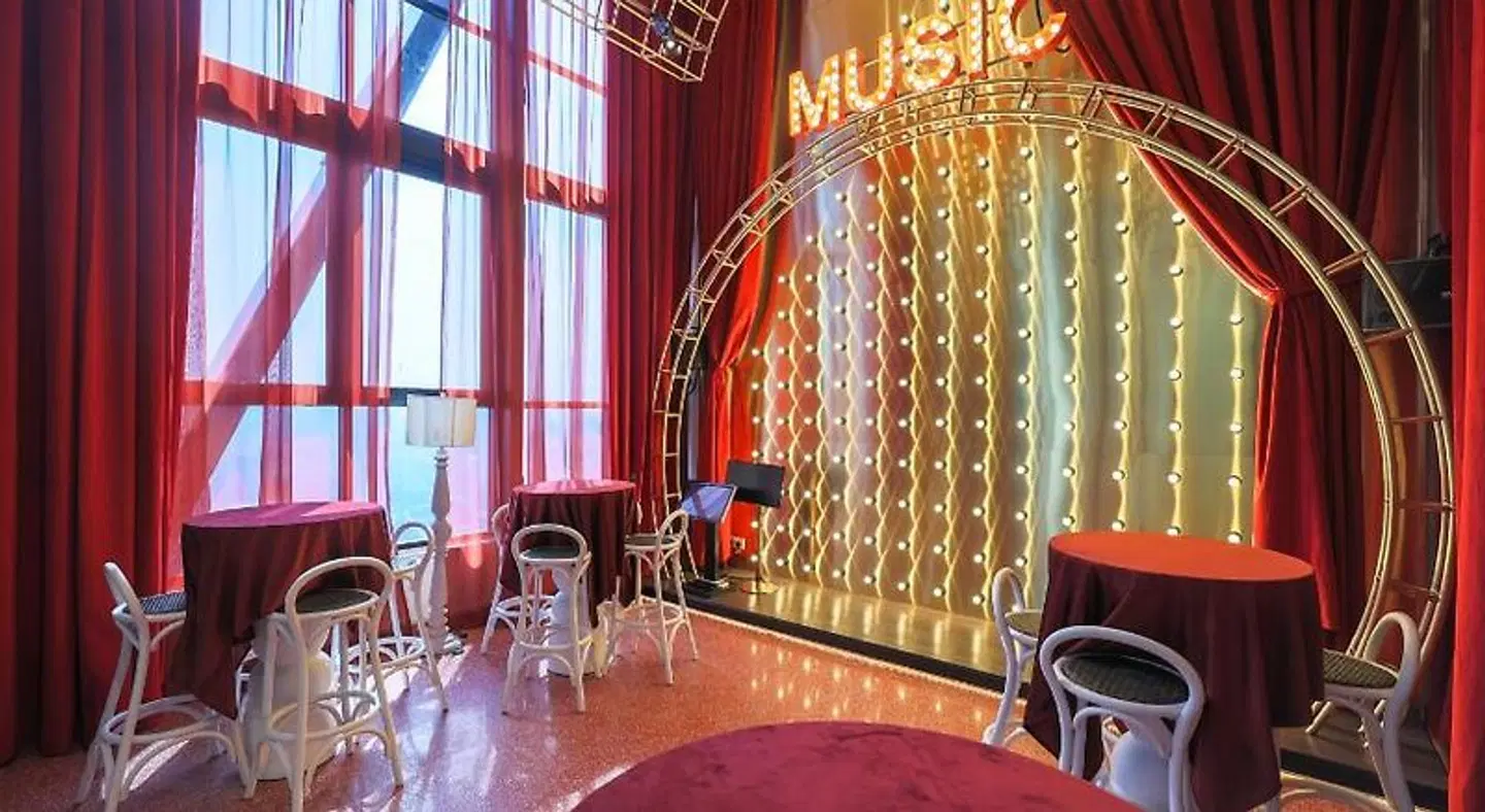 Scarletz Suites KLCC by Mykey Global BAR