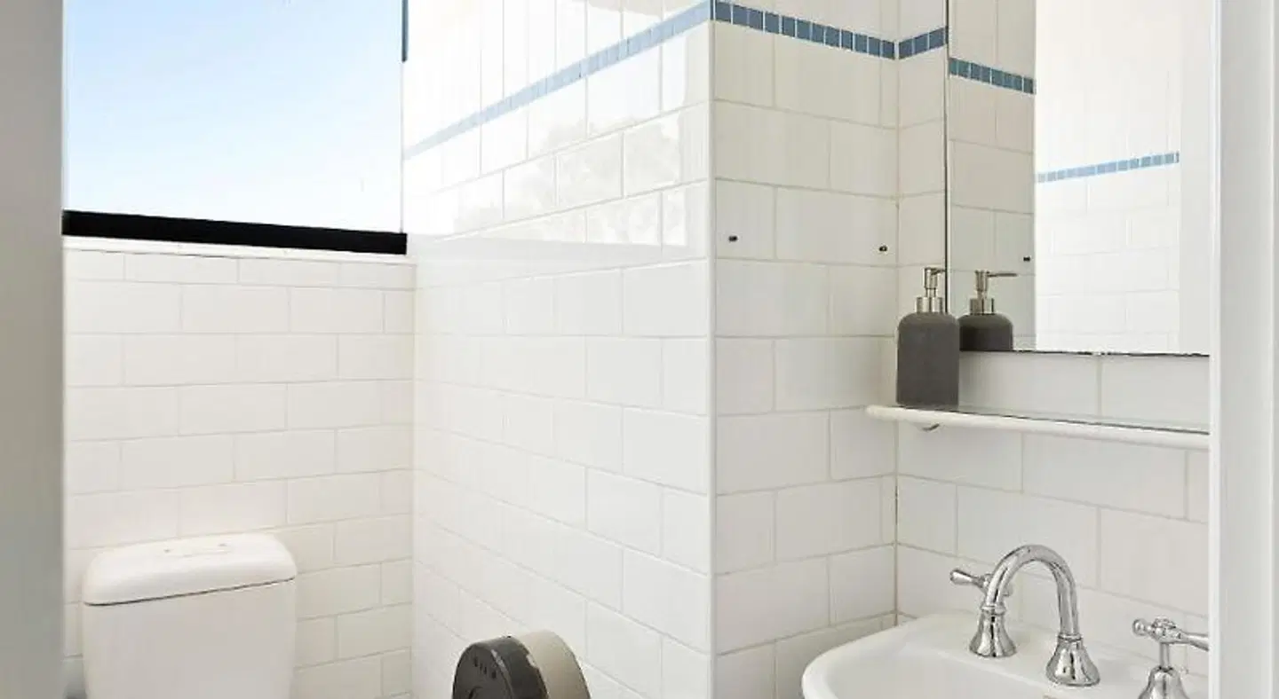 Lord Wolseley Hotel BATHROOM