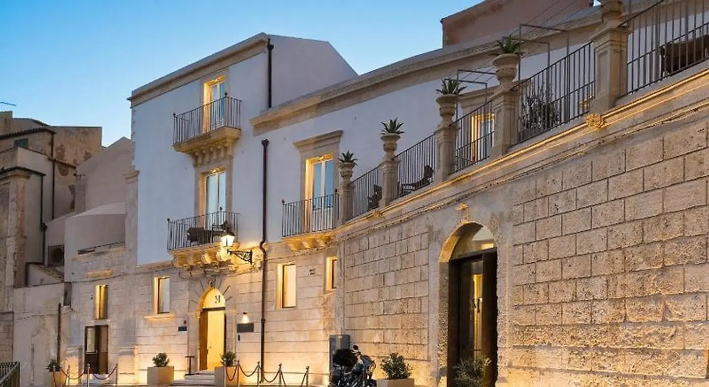 Royal Maniace Hotel EXTERIOR