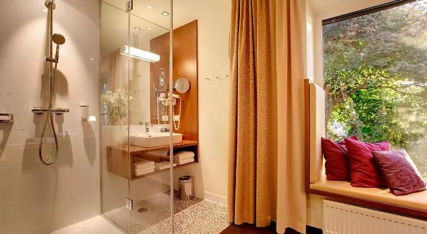 Strandhotel Alte Donau BATHROOM