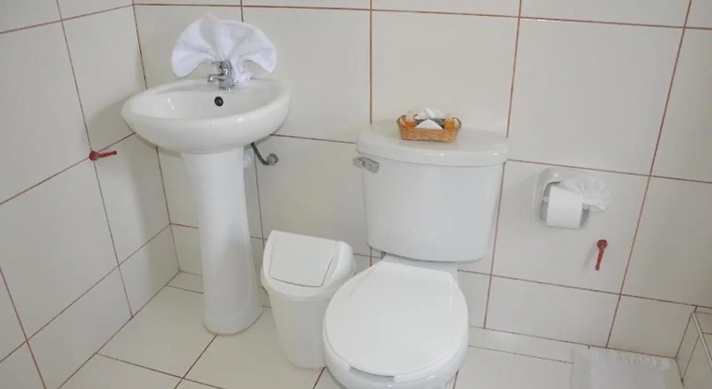 Hostal Wasichay BATHROOM