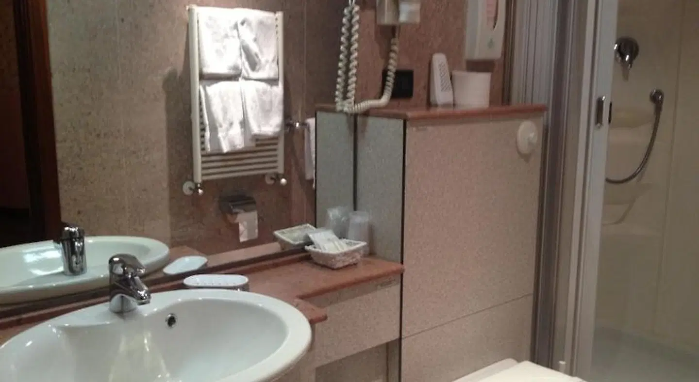 Hotel Montegrande BATHROOM