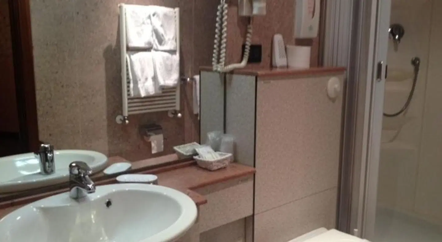 Hotel Montegrande BATHROOM