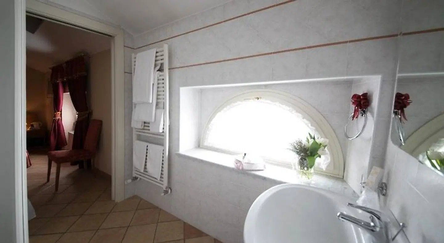 Locanda Ca' Rossa BATHROOM