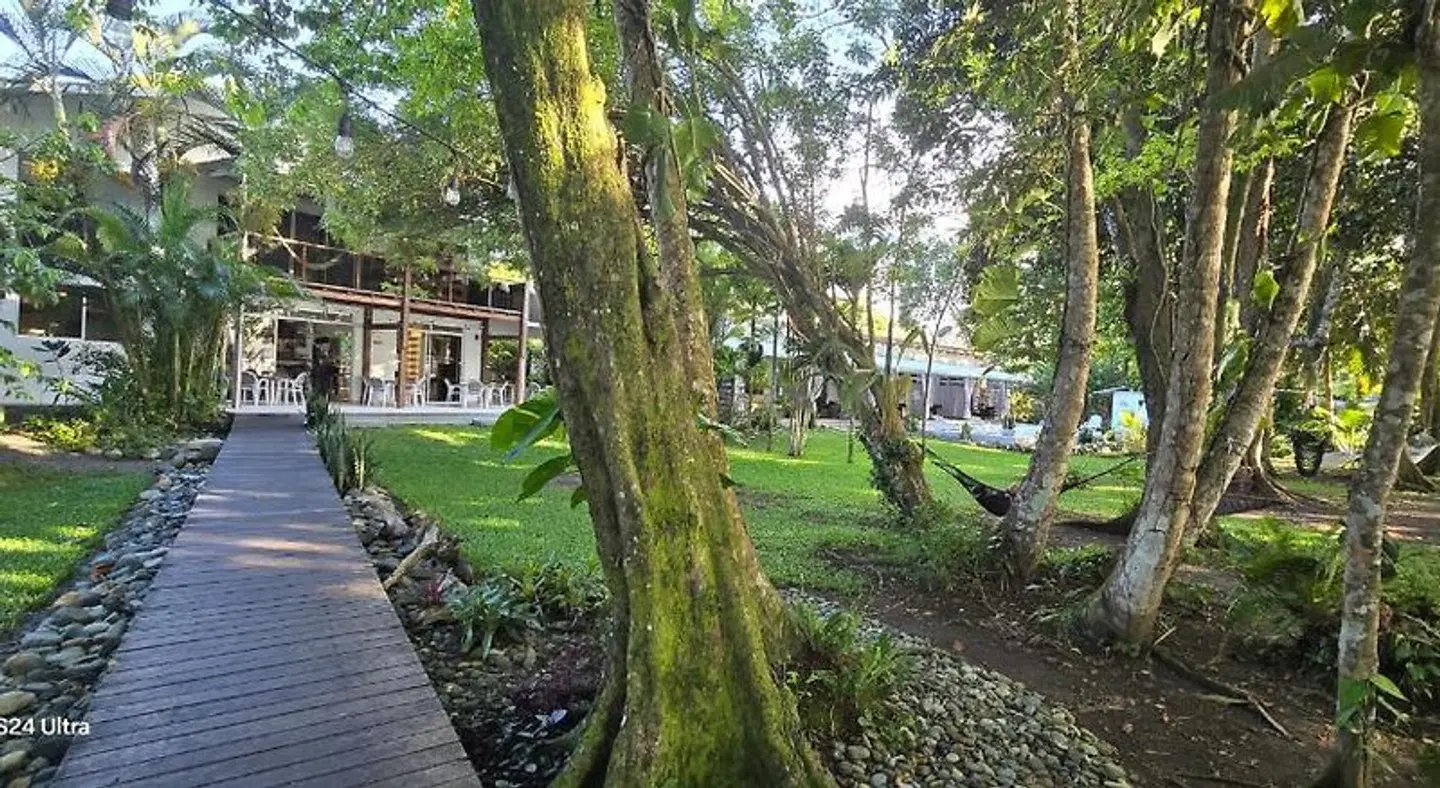 Cahuita Inn GARDEN
