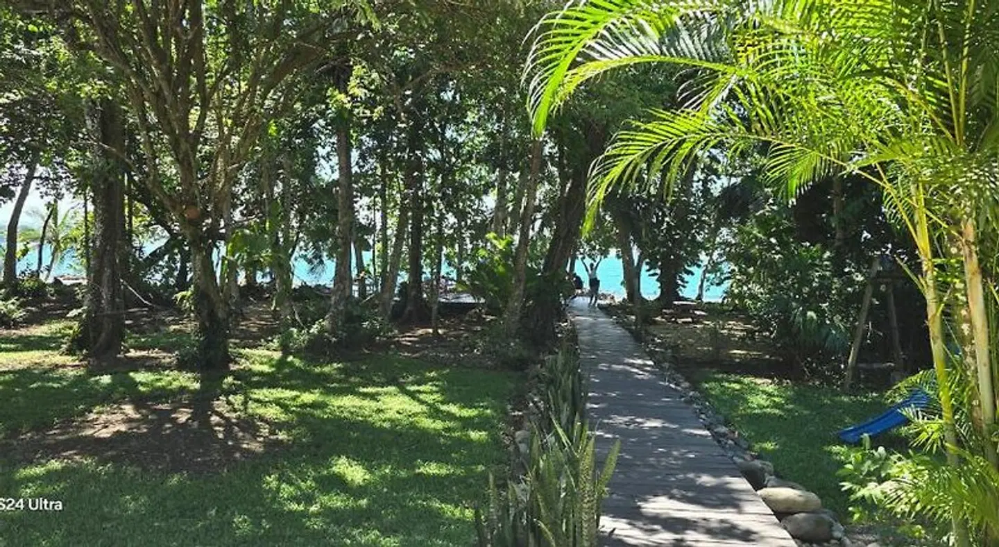 Cahuita Inn GARDEN
