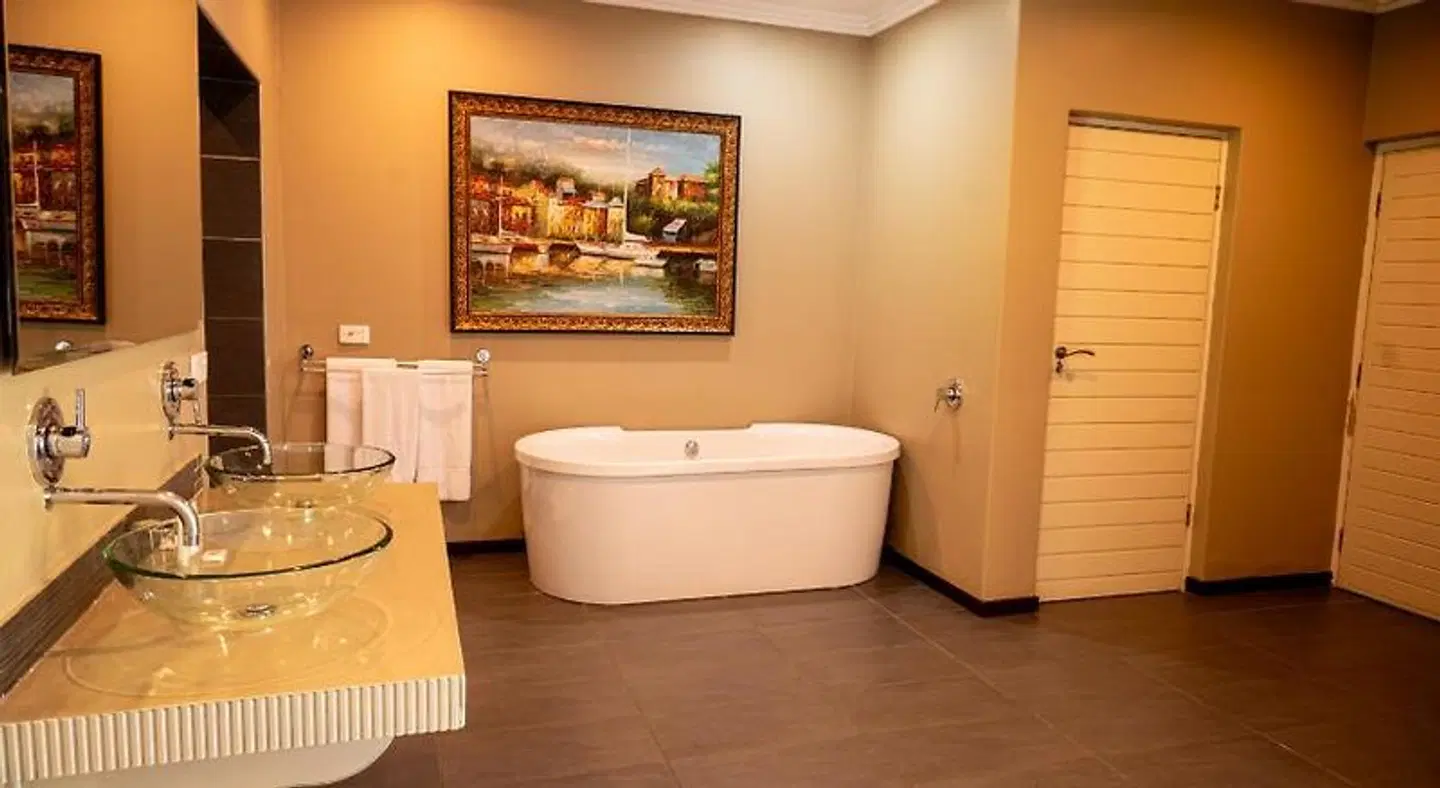 St Andrews Hotel and Spa BATHROOM