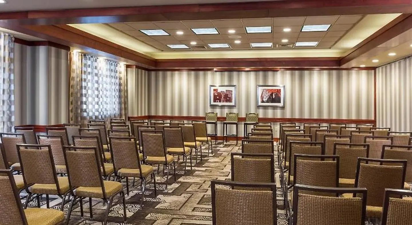 Courtyard by Marriott Boston Natick RESTAURANT