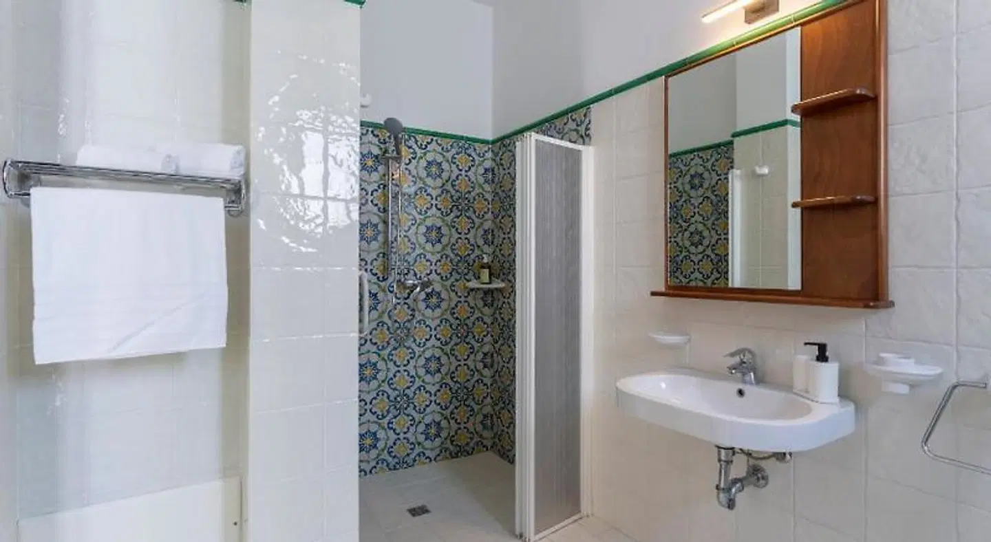 Poseidon Residence BATHROOM