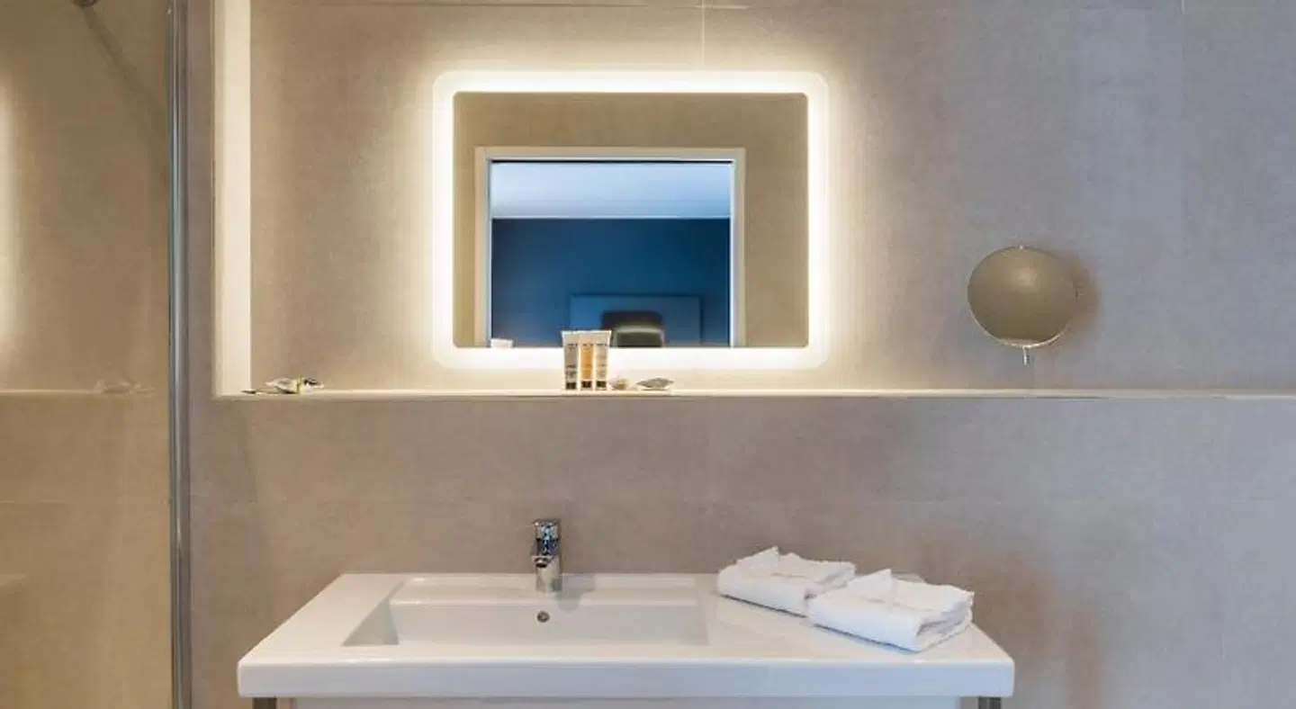 Mercure Bastia Biguglia BATHROOM