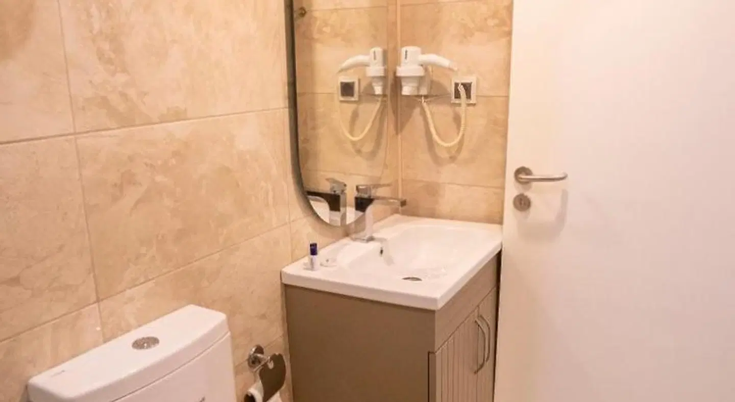 Dymar Hotel BATHROOM
