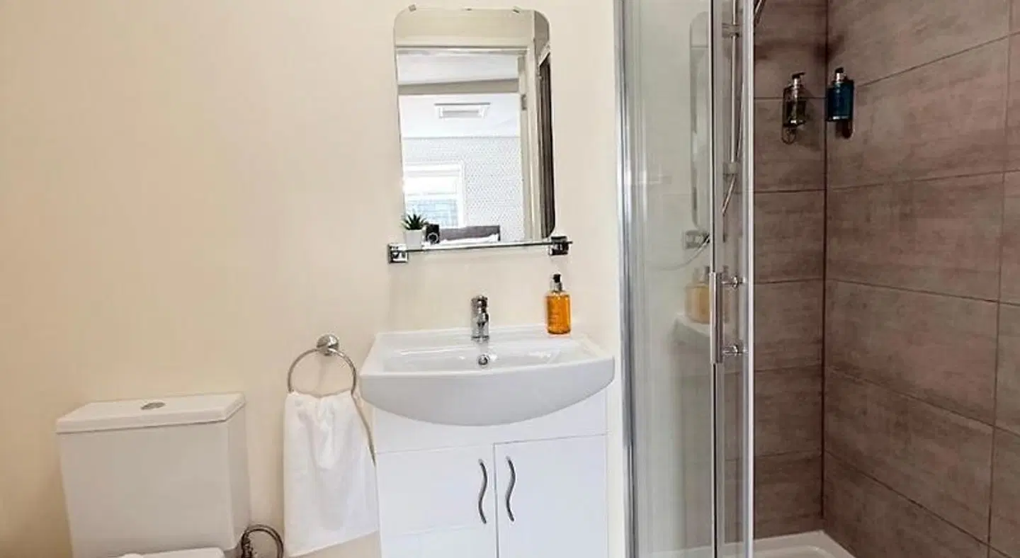 The Hedley Townhouse B&B BATHROOM