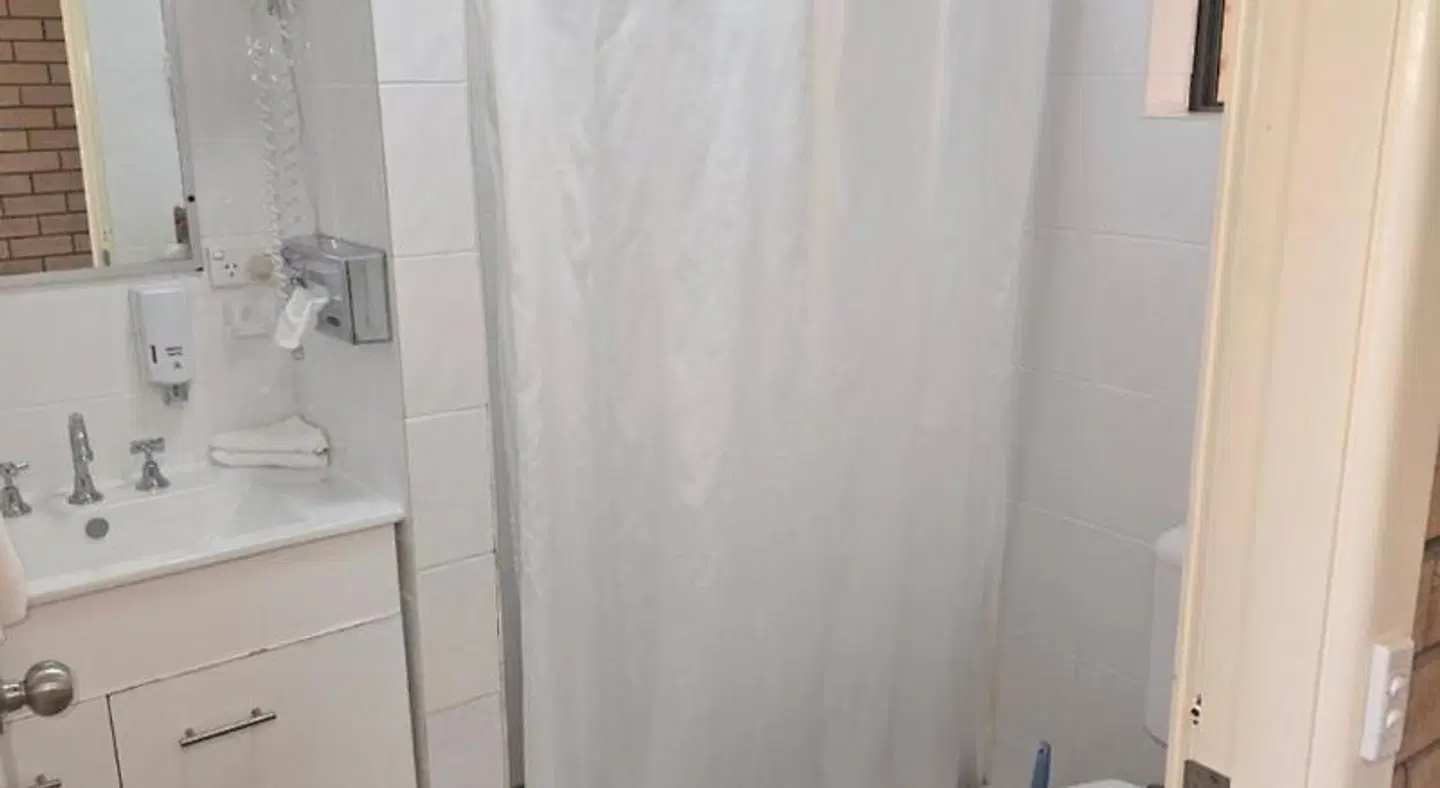 Bega Southtown Motor Inn BATHROOM