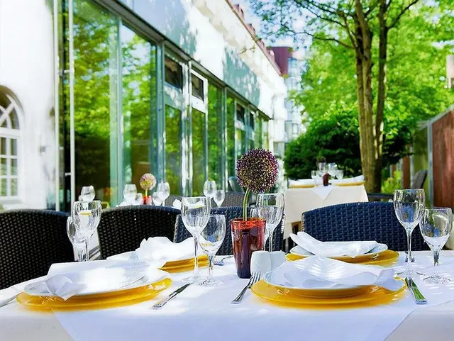 Leonardo Hotel & Residenz München TERRACE