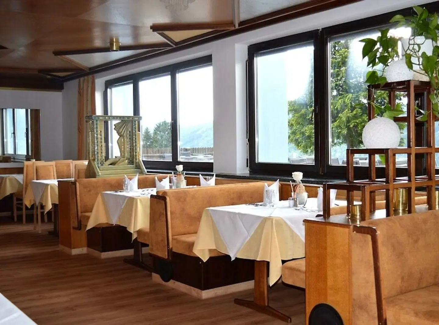 Hotel Bellevue RESTAURANT
