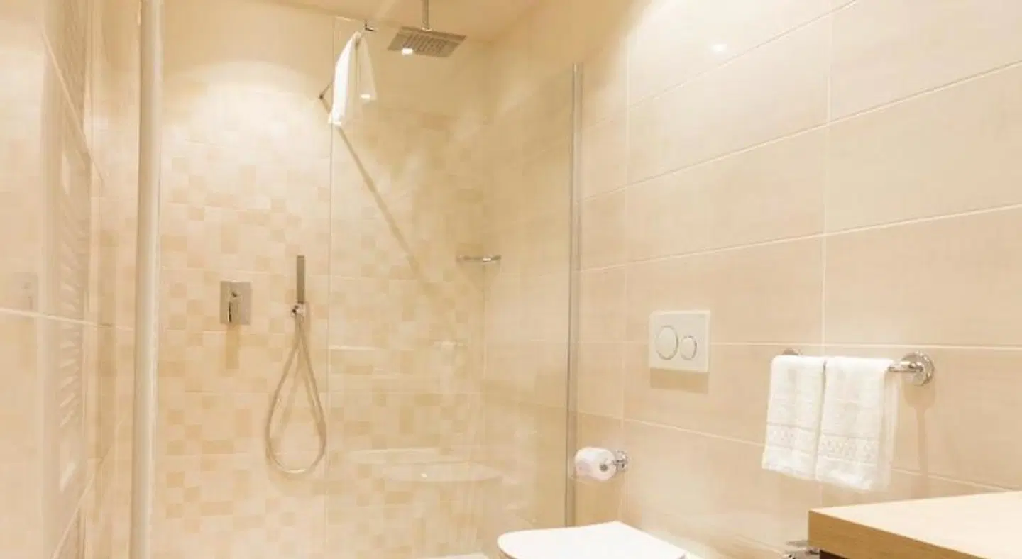 Villa Garuti Hotel BATHROOM