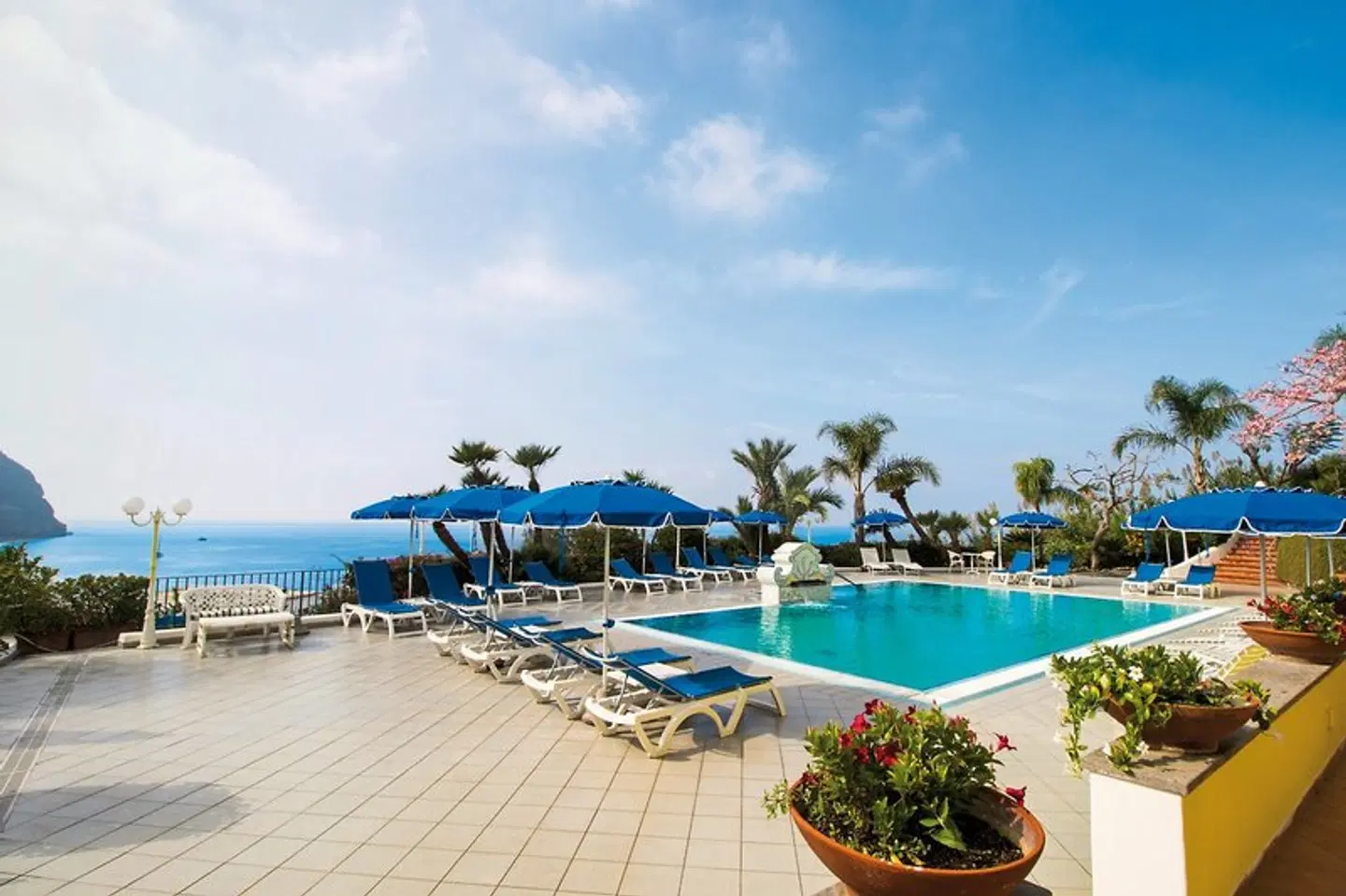 Capizzo OUTDOOR_POOL