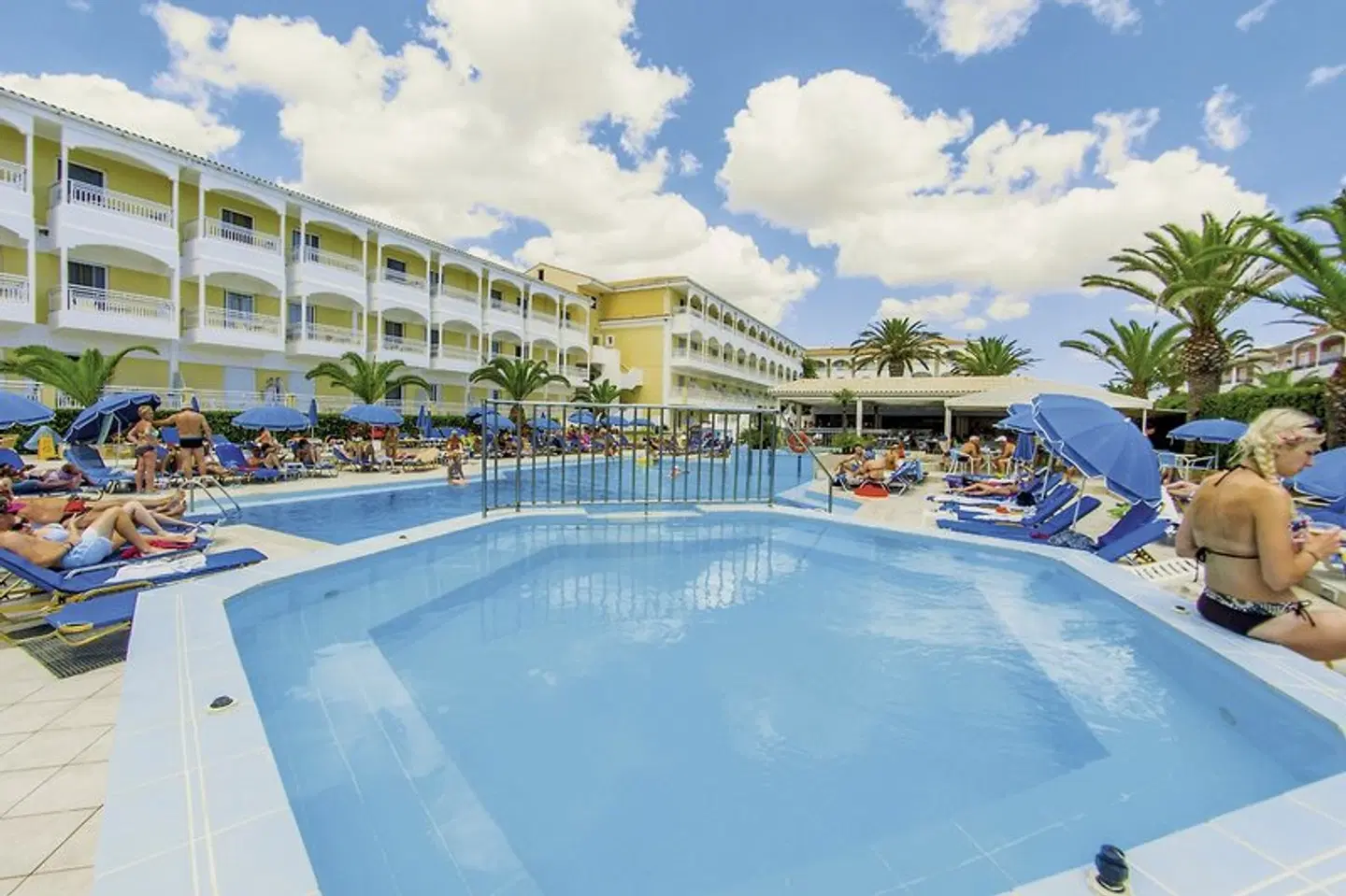 Poseidon Beach Hotel OUTDOOR_POOL