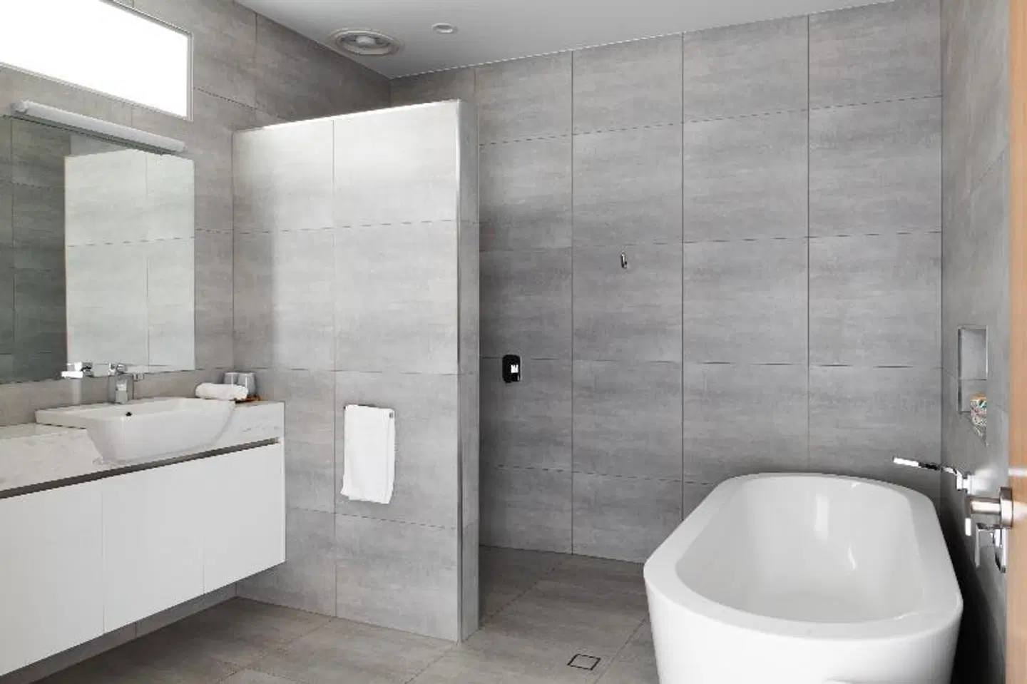 Relbia Lodge BATHROOM