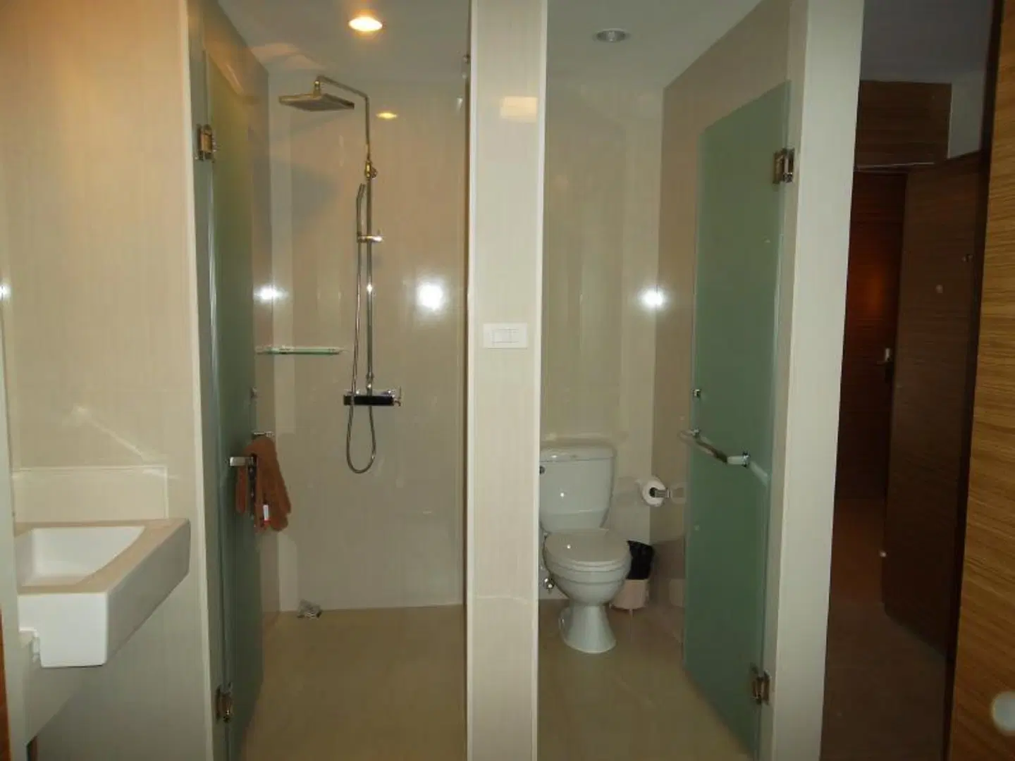 Honey Lodge BATHROOM