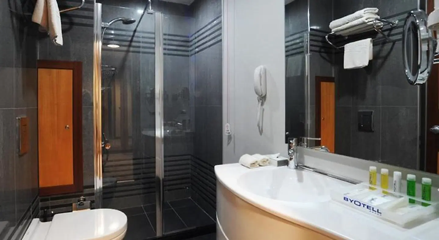 ByOtell Hotel Istanbul BATHROOM
