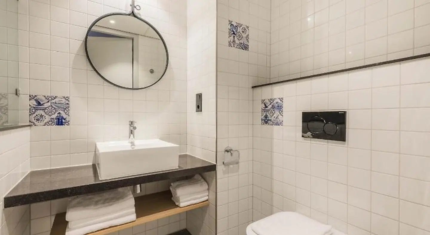 Urban Lodge Hotel BATHROOM