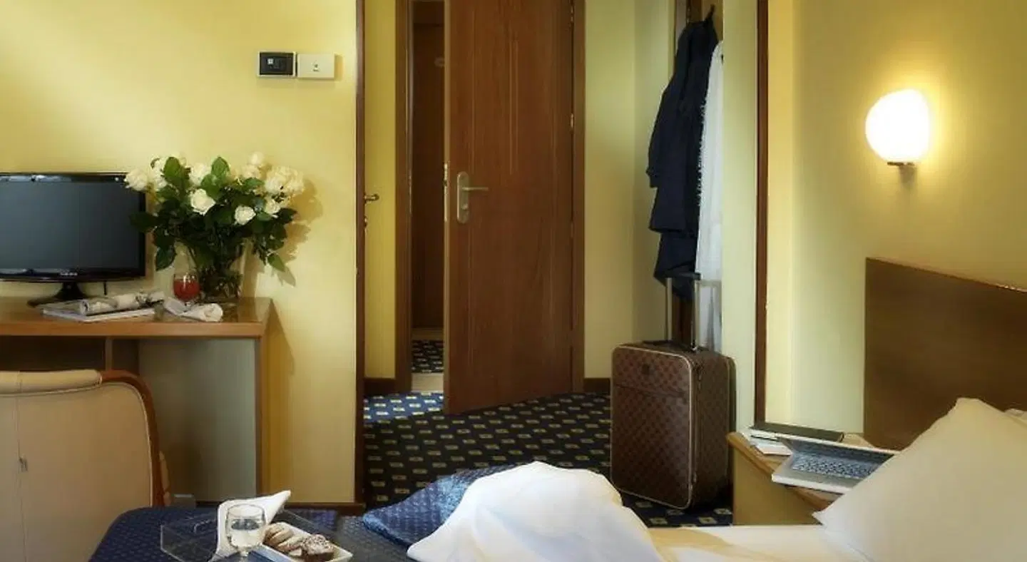 Biancamano ROOM_EXAMPLE