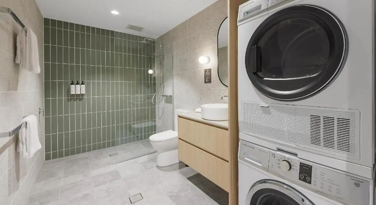 Quest Port Adelaide BATHROOM