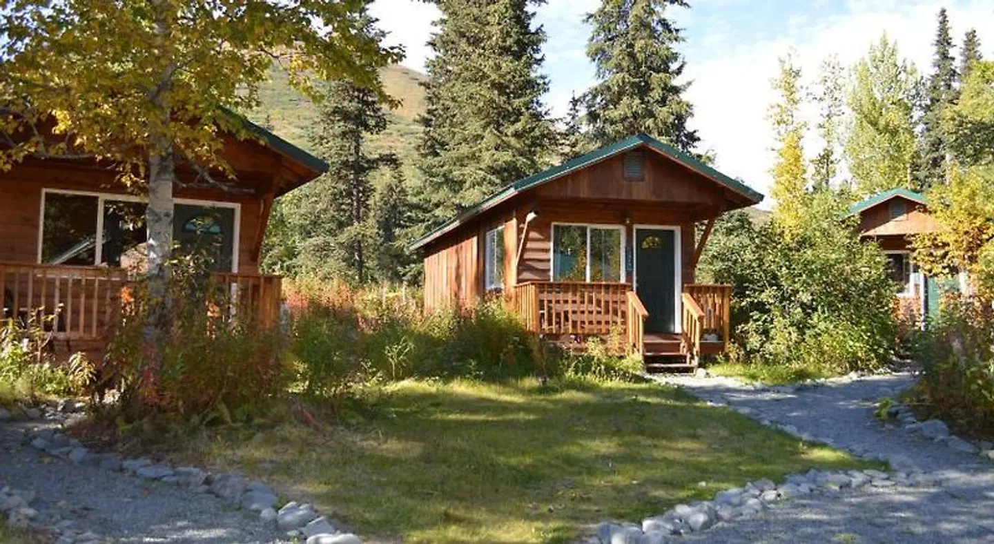 Summit Lake Lodge EXTERIOR