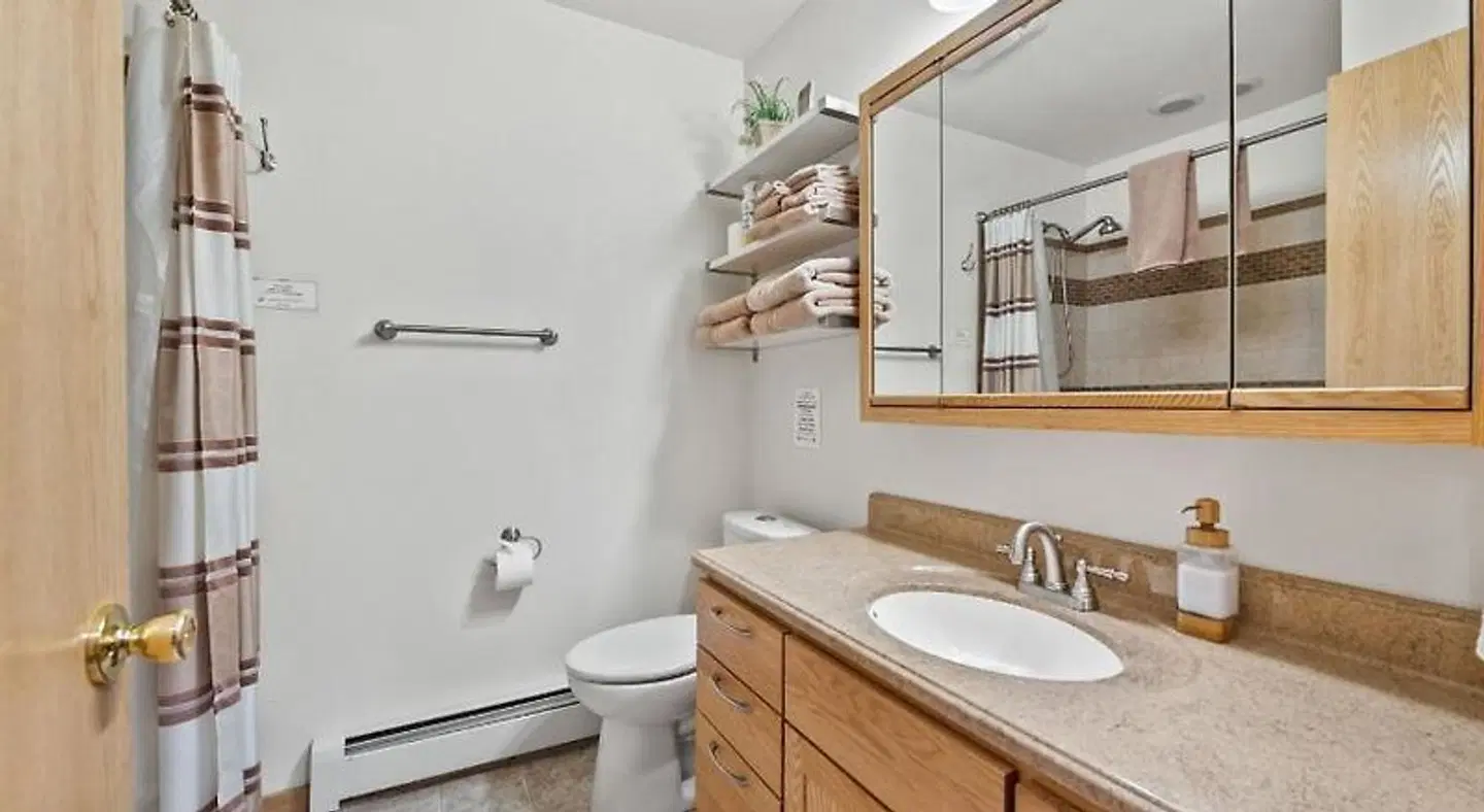 Bear Lake Lodgings B&B BATHROOM