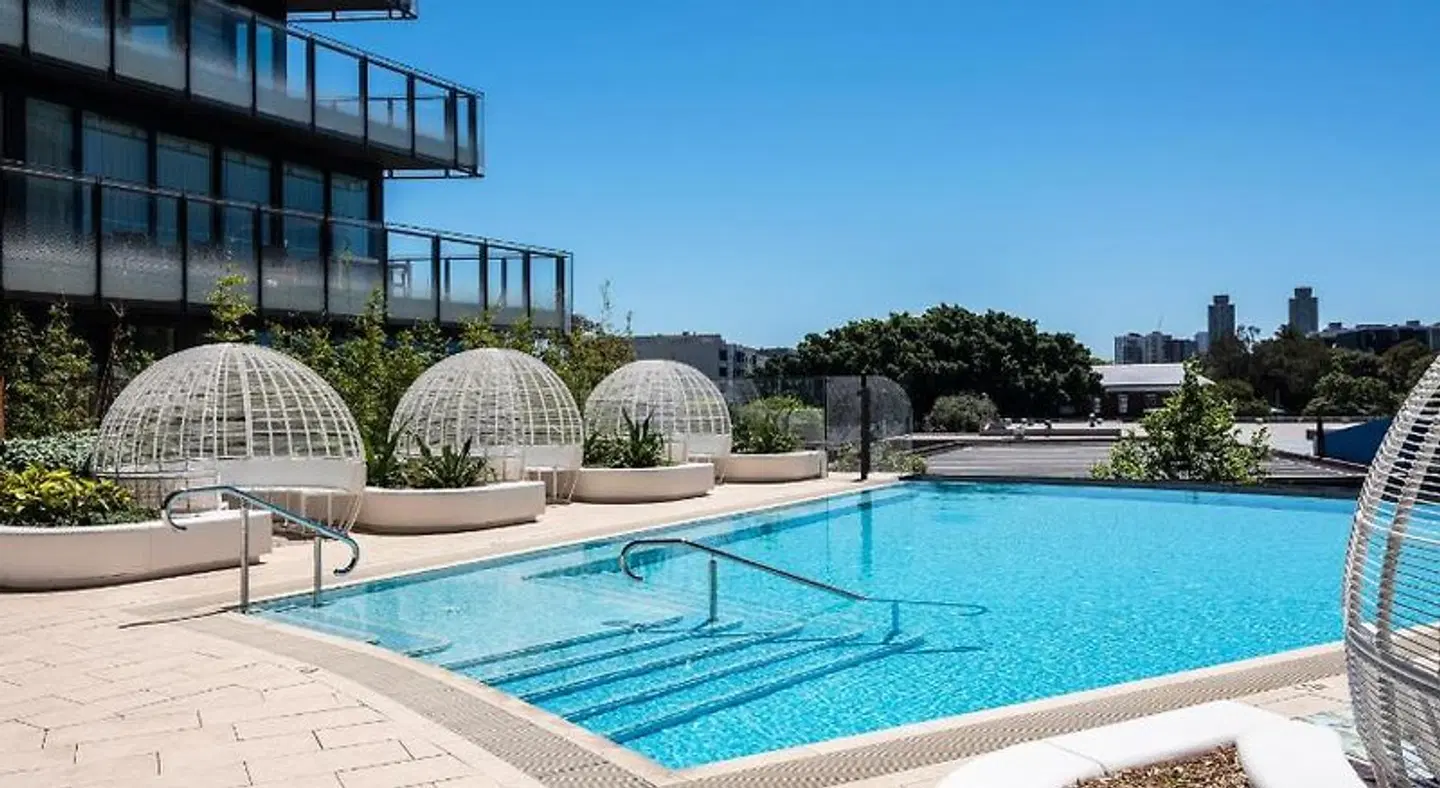 SKYE Suites Green Square OUTDOOR_POOL