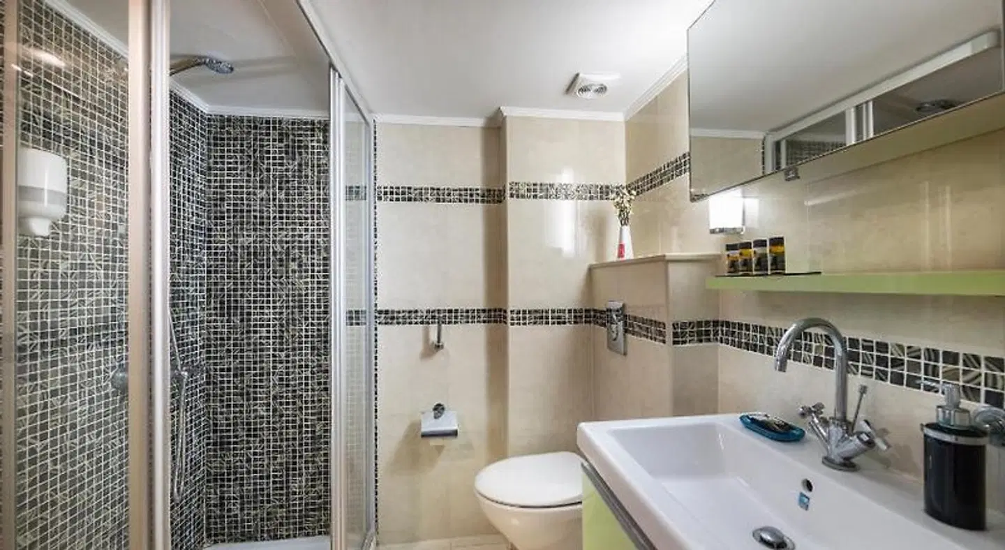 Leonardo Kolymbia Resort BATHROOM