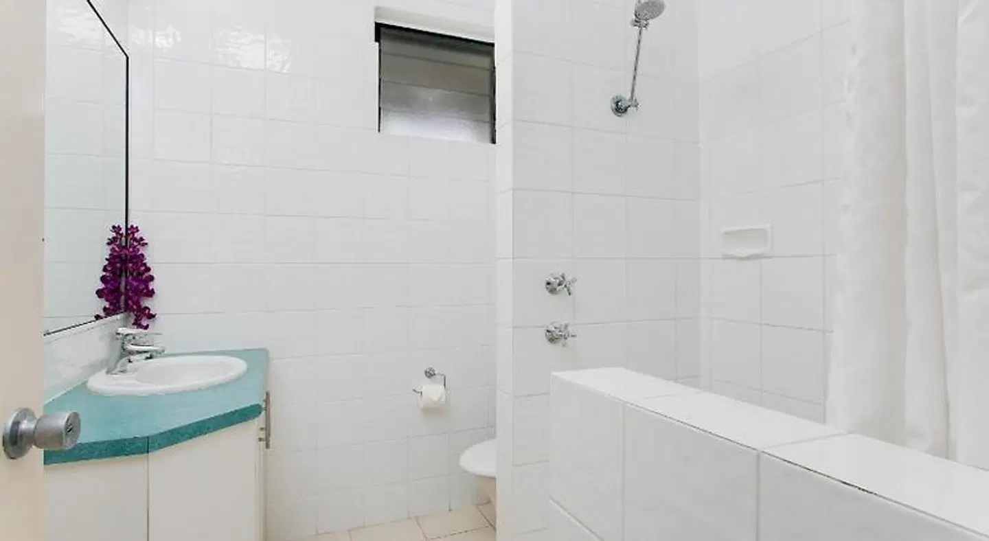 Cairns City Palms (ex High Chaparral Motel) BATHROOM