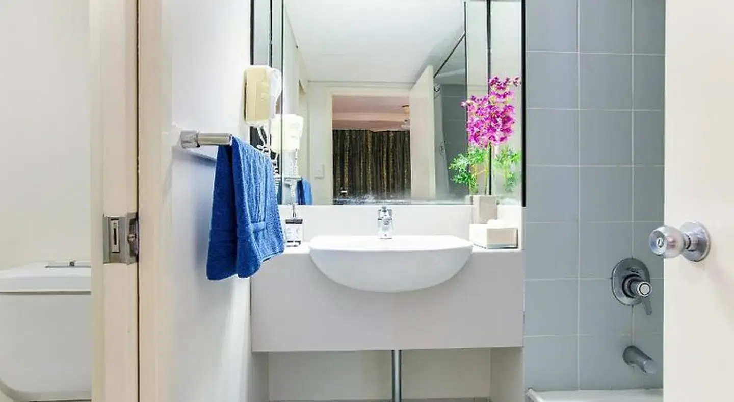 Cairns City Palms (ex High Chaparral Motel) BATHROOM