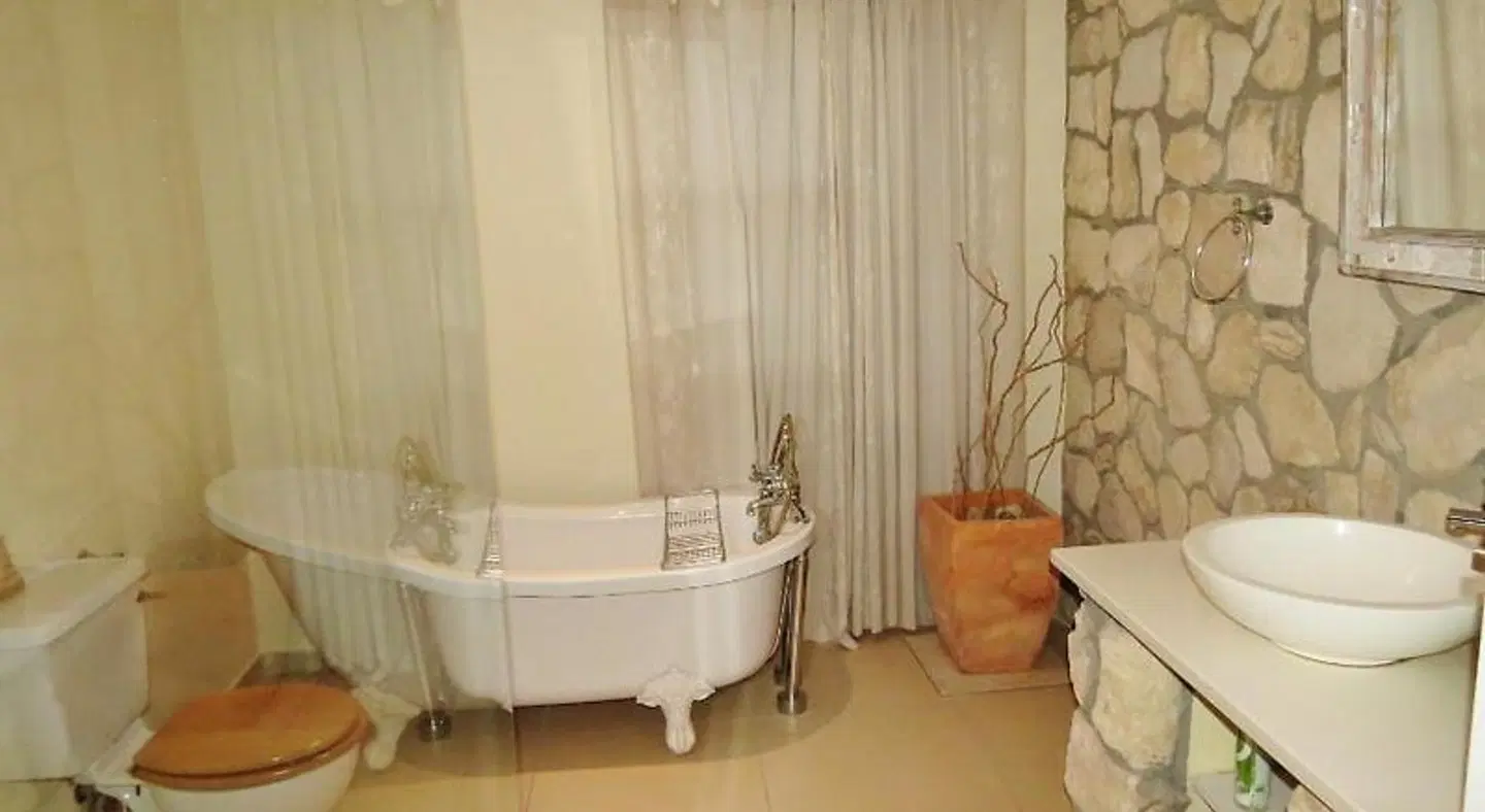 Kleinzee Oceanfront Guesthouse BATHROOM