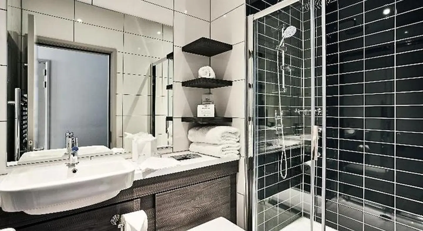 Quest Liverpool City Centre BATHROOM