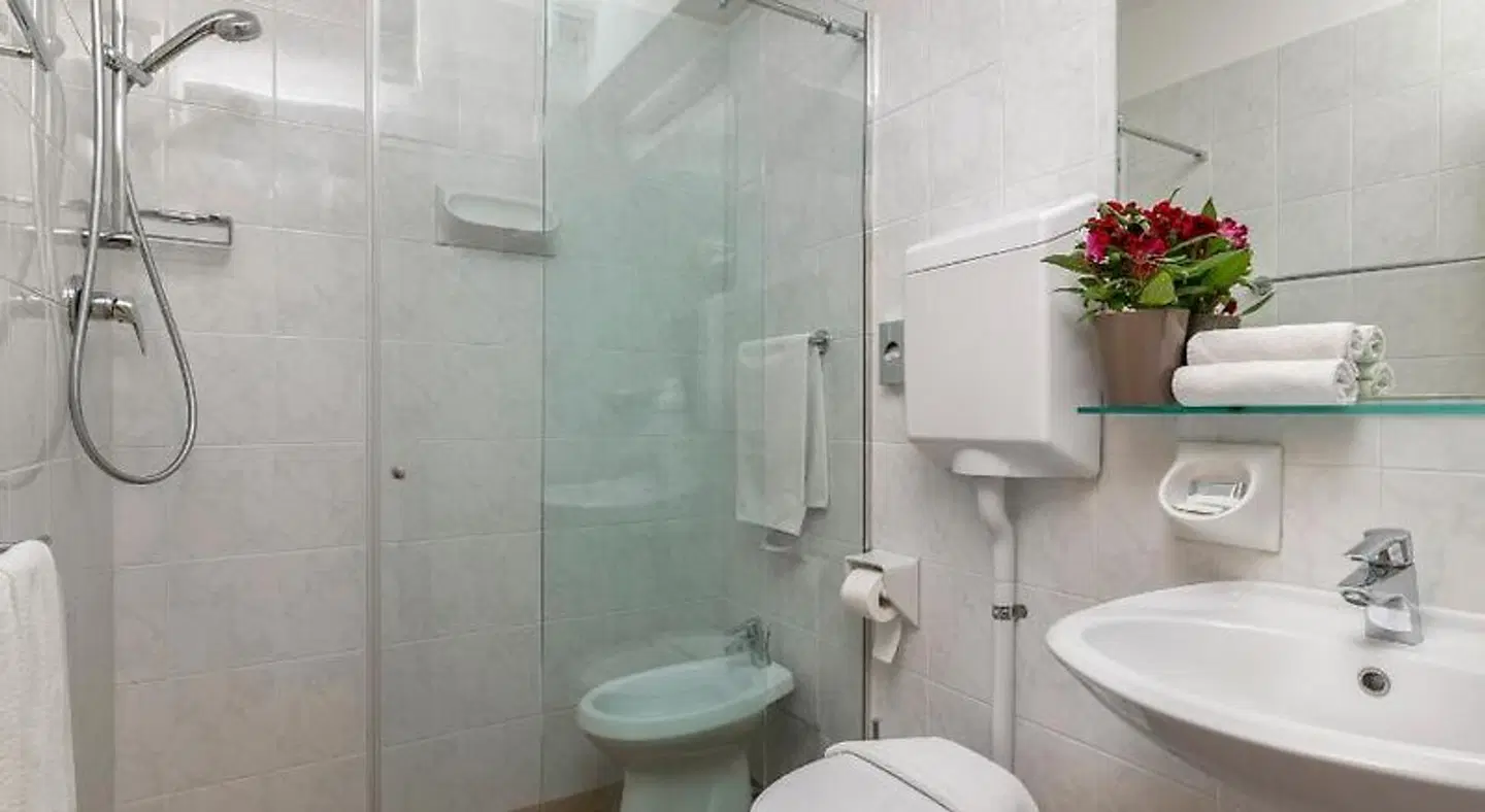 Adlon BATHROOM