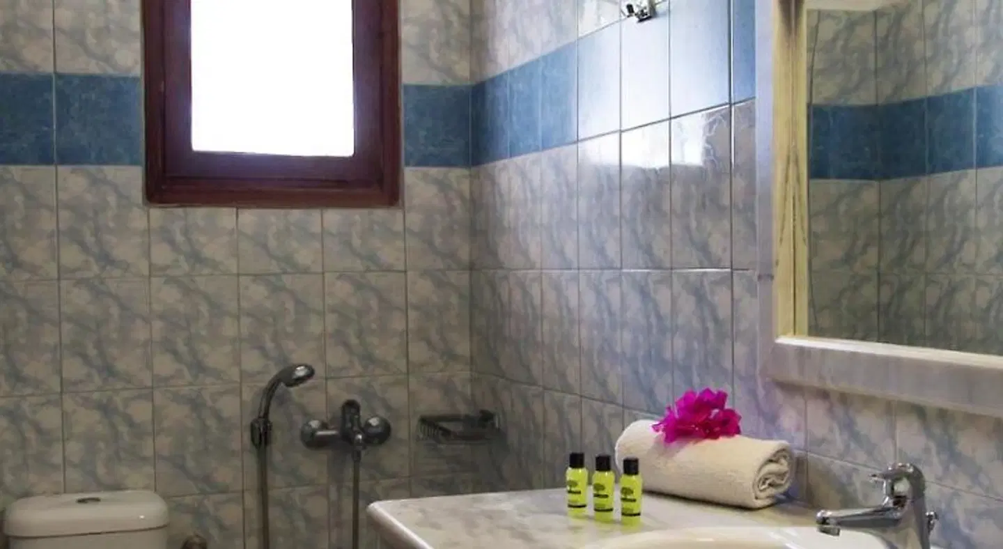 Artemis Perissa BATHROOM