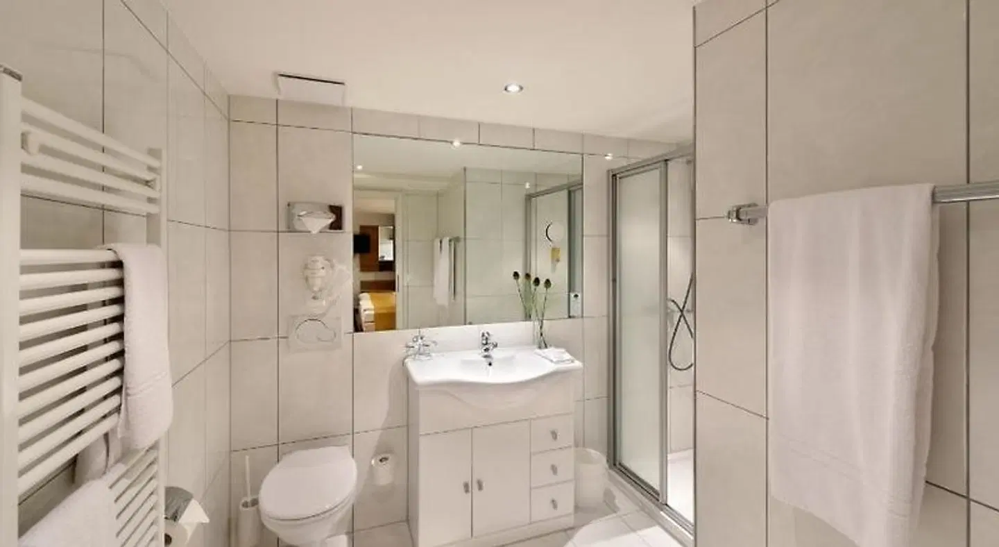 Engel BATHROOM