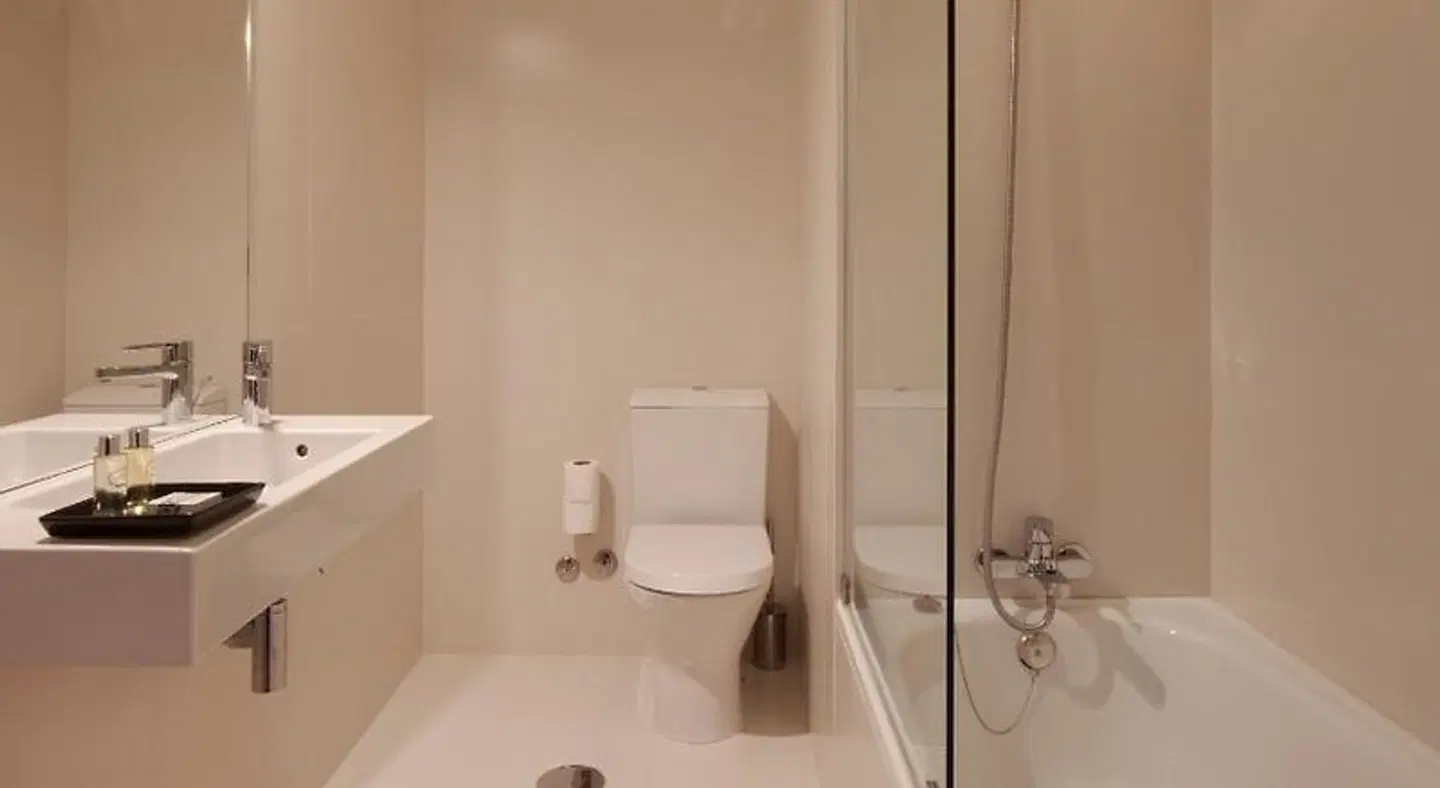 Cale Guest House BATHROOM