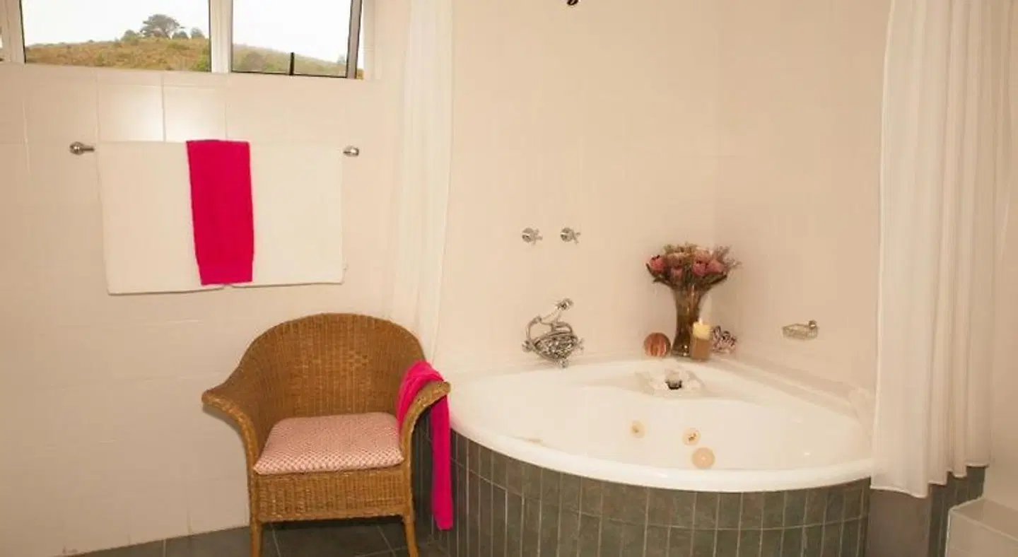 Headlands House Guest Lodge BATHROOM