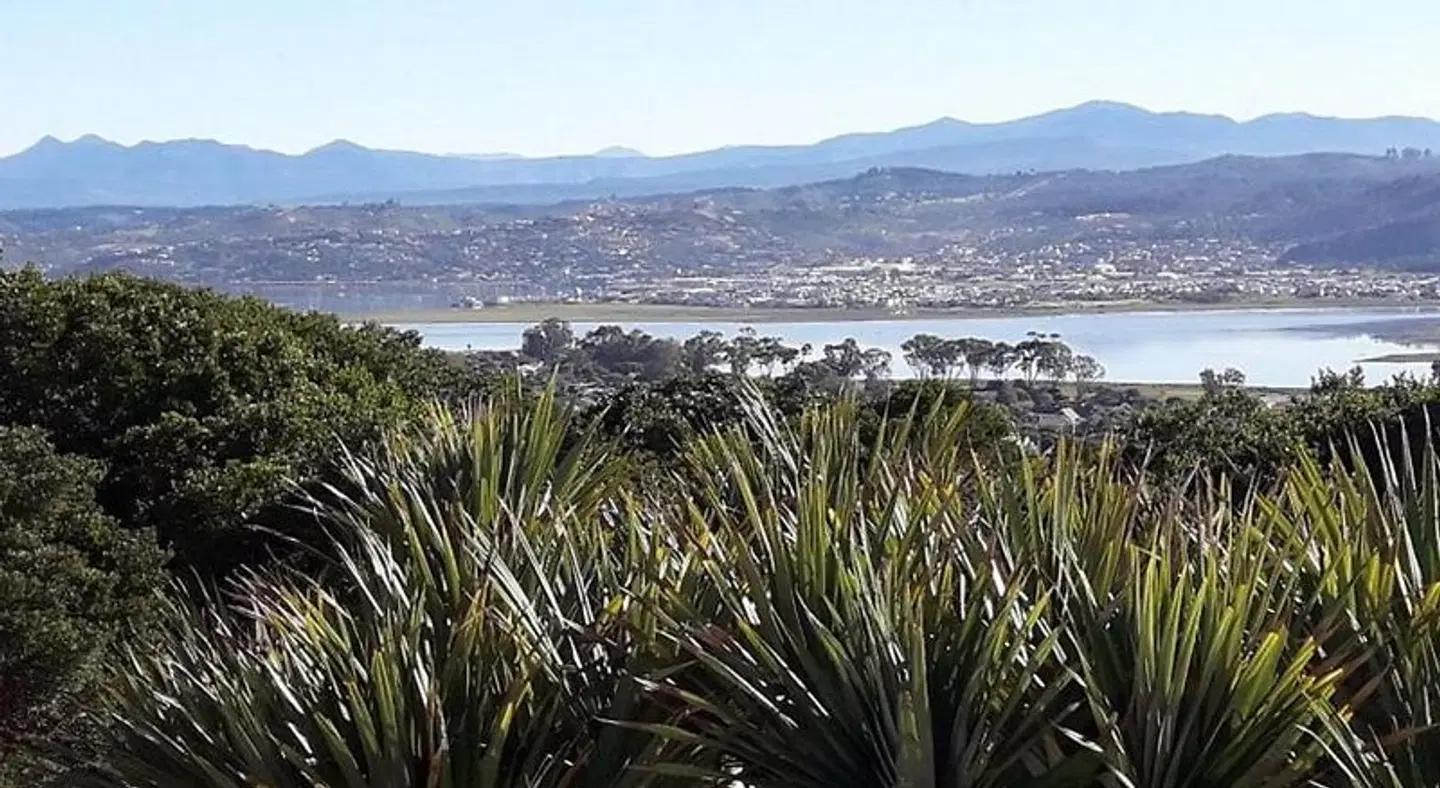 Headlands House Guest Lodge LANDSCAPE