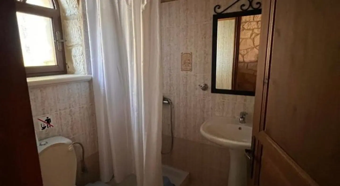 Gloria Maris Hotel Suites and Villa BATHROOM